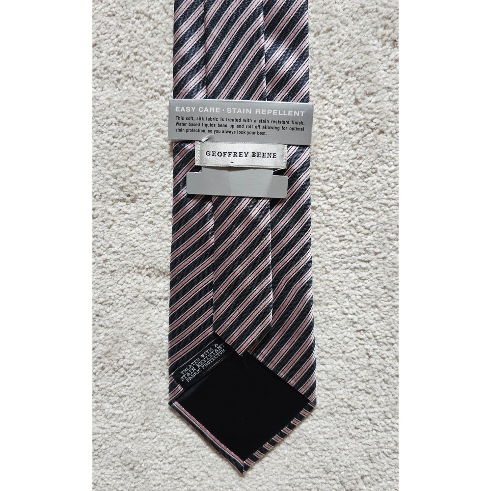 Geoffrey Beene Mens Striped Necktie Navy Pink Silk Easy Care Stain Repellent‎